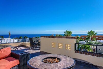 BOOK 7 NIGHTS, GET 15% OFF, SHORT WALK TO BEACH, GREAT LOCATION, PRIVATE POOL!