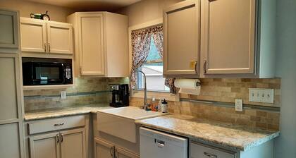 2 bed 2 bath Near Lake Access Hunt & Gather Lodge