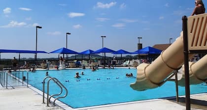 4bd 4ba spacious home w/hot tub, pool table, firepit, Pet Friendly