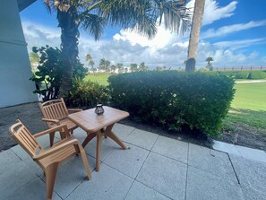 Outdoor dining - OV 316 Golf Course View Condo - Paradise Vacation Rental in Ocean Village (Fort Pierce)
