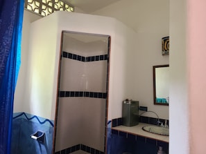 Dusche, Handtücher, Toilettenpapier