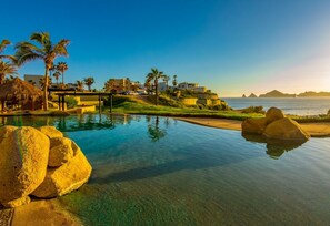 Outdoor pool - AWESOME OCEAN VIEWS, GREAT LOCATION, PERFECT VACATION (Cabo San Lucas)