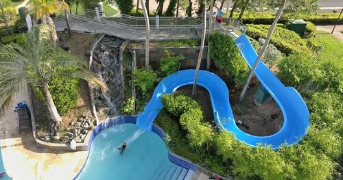 Renovated Penthouse at Aquatika - 5 Pools & Beach Access