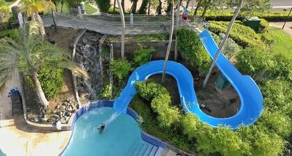 Renovated Penthouse at Aquatika - 5 Pools & Beach Access