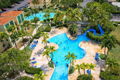 Renovated Penthouse at Aquatika - 5 Pools & Beach Access