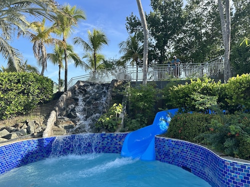 Aquatika Caribbean Breeze - The Penthouse Direct Access to the Beach & 5 Pools