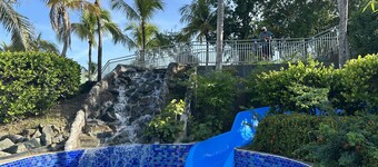 Aquatika  Caribbean Breeze - The Penthouse Direct Access to the Beach & 5 Pools