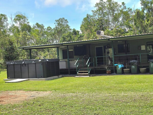 Exterior - SEACLUDED-HOLIDAY HOUSE close to the beach, with Pool & deck (Dundee Beach)