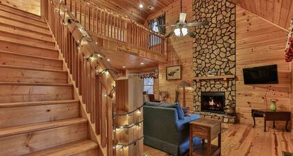 "The Knotty Pine" - Your perfect cabin getaway!