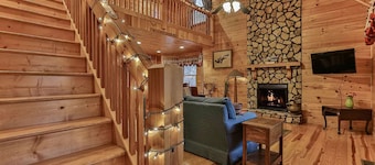 "The Knotty Pine" - Your perfect cabin getaway!