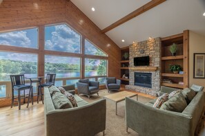 TV, peis og bordtennis