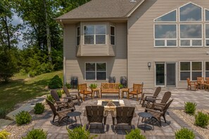 Outdoor dining - Serenity Shores by Innsbrook Vacations! (Wright City)