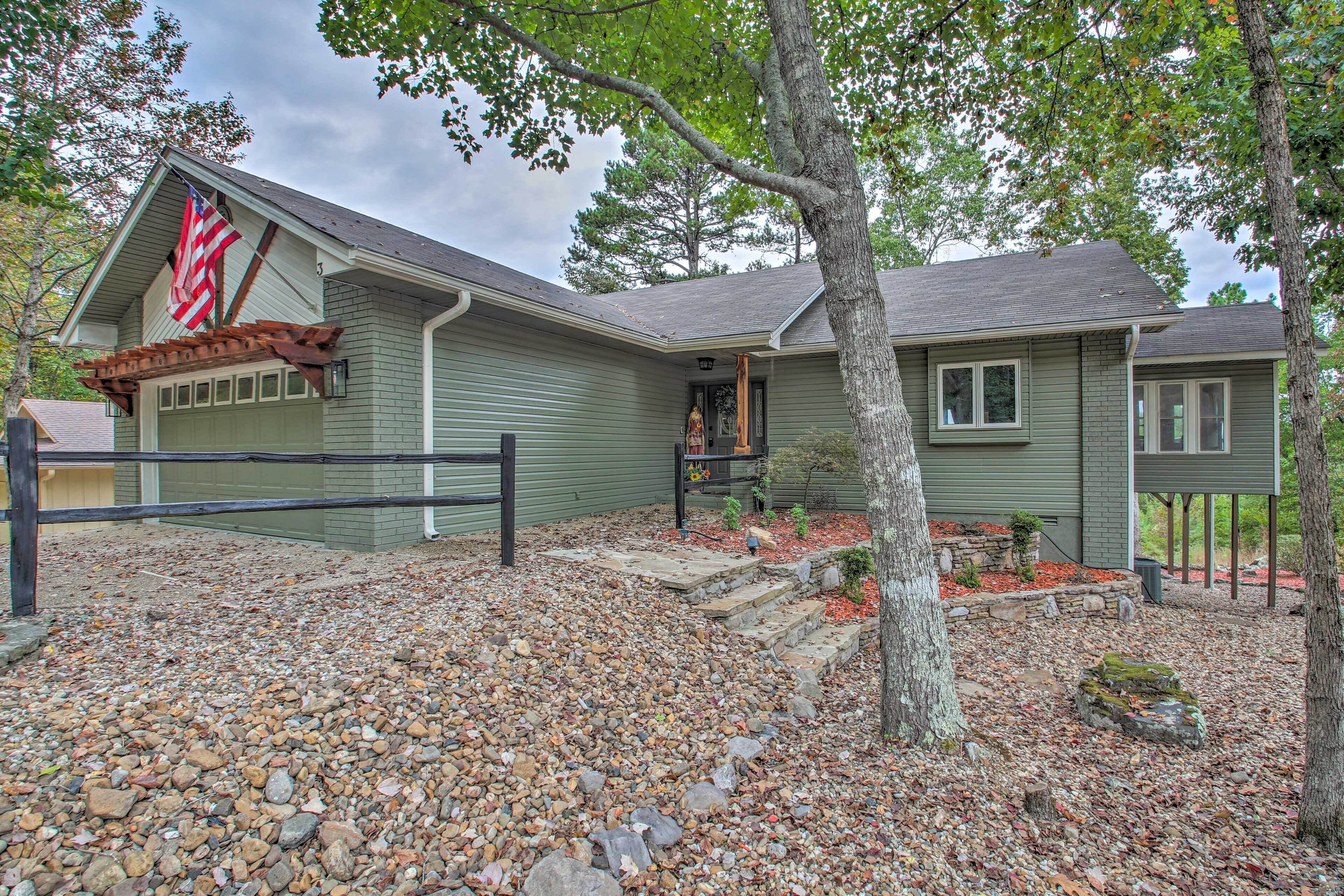 Hot Springs Village Home: 3 Mi to Lake DeSoto!