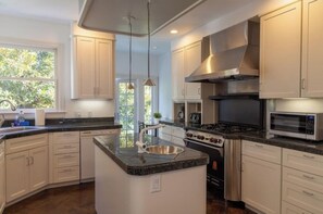 Private kitchen - 5 bedroom SF dream home with ocean and Golden Gate Bridge  views (San Francisco)