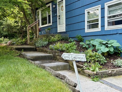 Secluded home-away-from-home with cook's kitchen, serving Ann Arbor & Ypsilanti