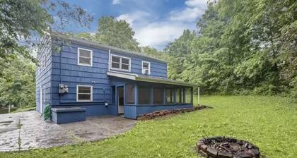 Secluded home-away-from-home with cook's kitchen, serving Ann Arbor & Ypsilanti