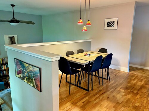 Secluded home-away-from-home with cook's kitchen, serving Ann Arbor & Ypsilanti