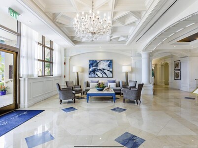 Suite on the beach, classy, large patio 