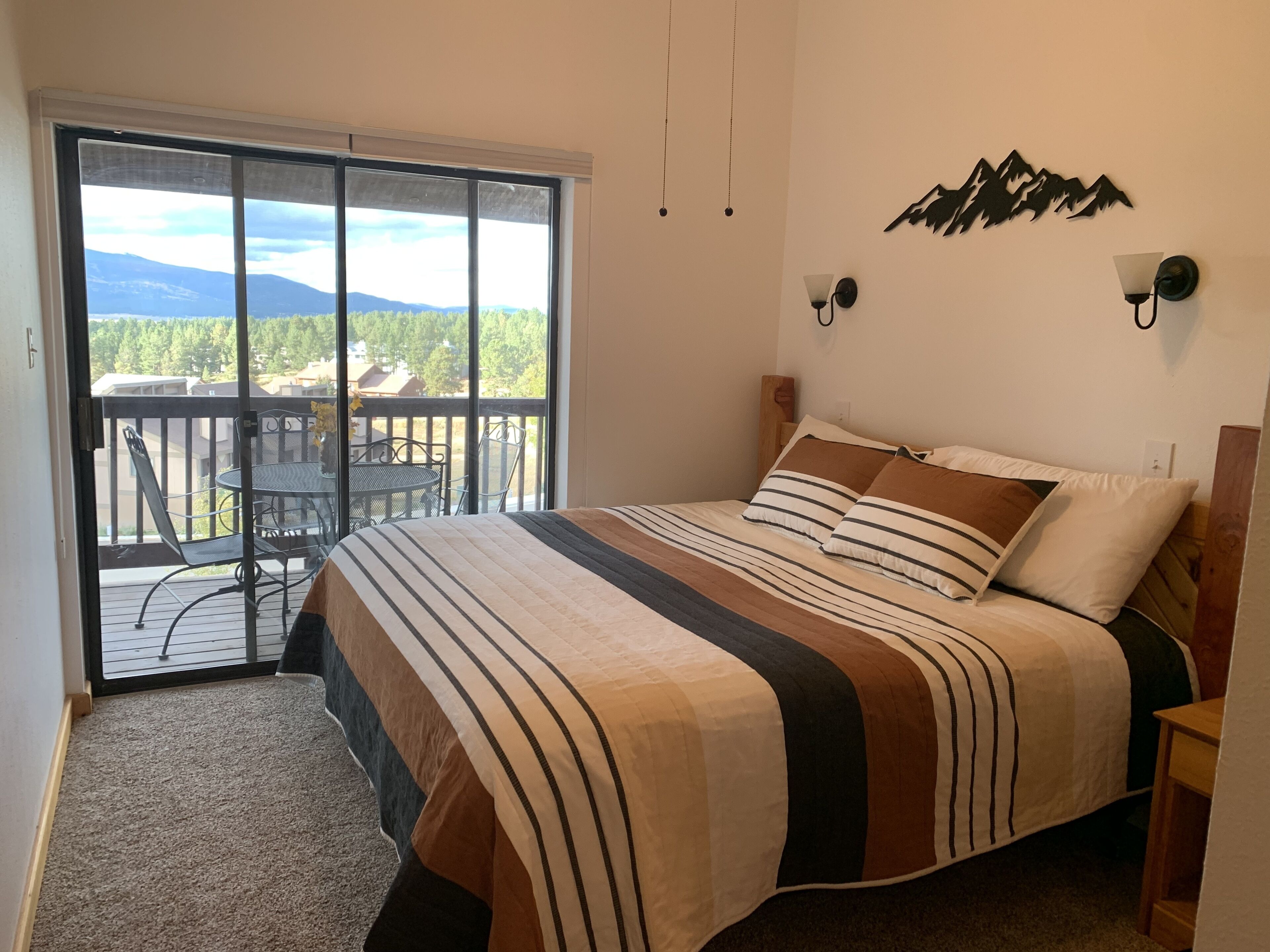 3 habitaciones, escritorio, tabla de planchar con plancha y wifi gratis 