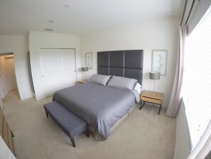 2 室のベッドルーム、アイロン / アイロン台、WiFi (無料)、ベッドシーツ