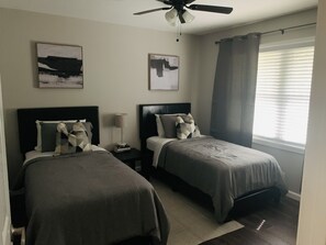 3 slaapkamers, een bureau, een strijkplank/strijkijzer, gratis wifi