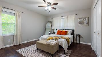 3 slaapkamers, een bureau, een strijkplank/strijkijzer, gratis wifi