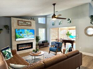 Smart TV, fireplace, video games, foosball - Stylish Family Retreat with Heated Pool, Bikes & More Near Parks & Beaches (Palm Coast)