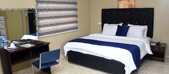 Mayfair Garden Gated Family & Business Friendly Secured Estate