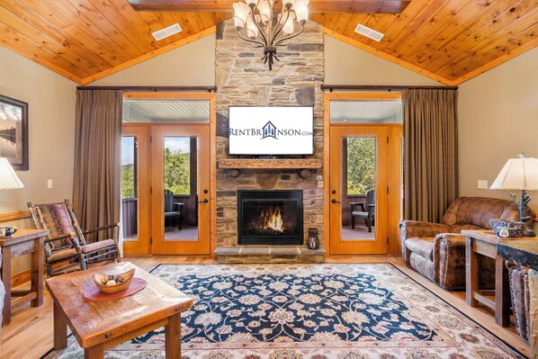 تلفزيون، مدفأة، كرة قدم الطاولة