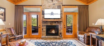 Cozy, Dog-Friendly Cabin Near Taneycomo with No Stairs & Free Daily Local Fun