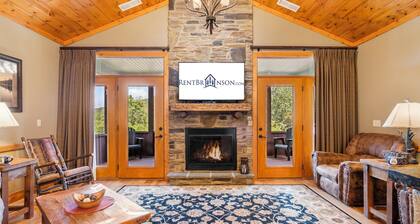 Cozy, Dog-Friendly Cabin Near Taneycomo with No Stairs & Free Daily Local Fun