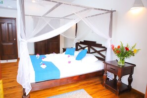 6 bedrooms, free WiFi, bed sheets - Traditional comfortable rooms at sophisticated European standard (Moragalla)