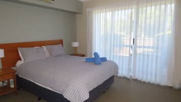 2 bedrooms, desk, iron/ironing board, free WiFi