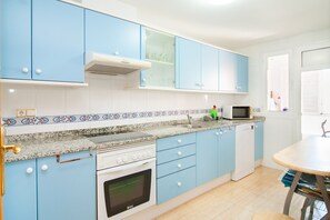Private kitchen - 4 bedroom apartment just 2.5 km from Playa San Juan (San Juan de Alicante)