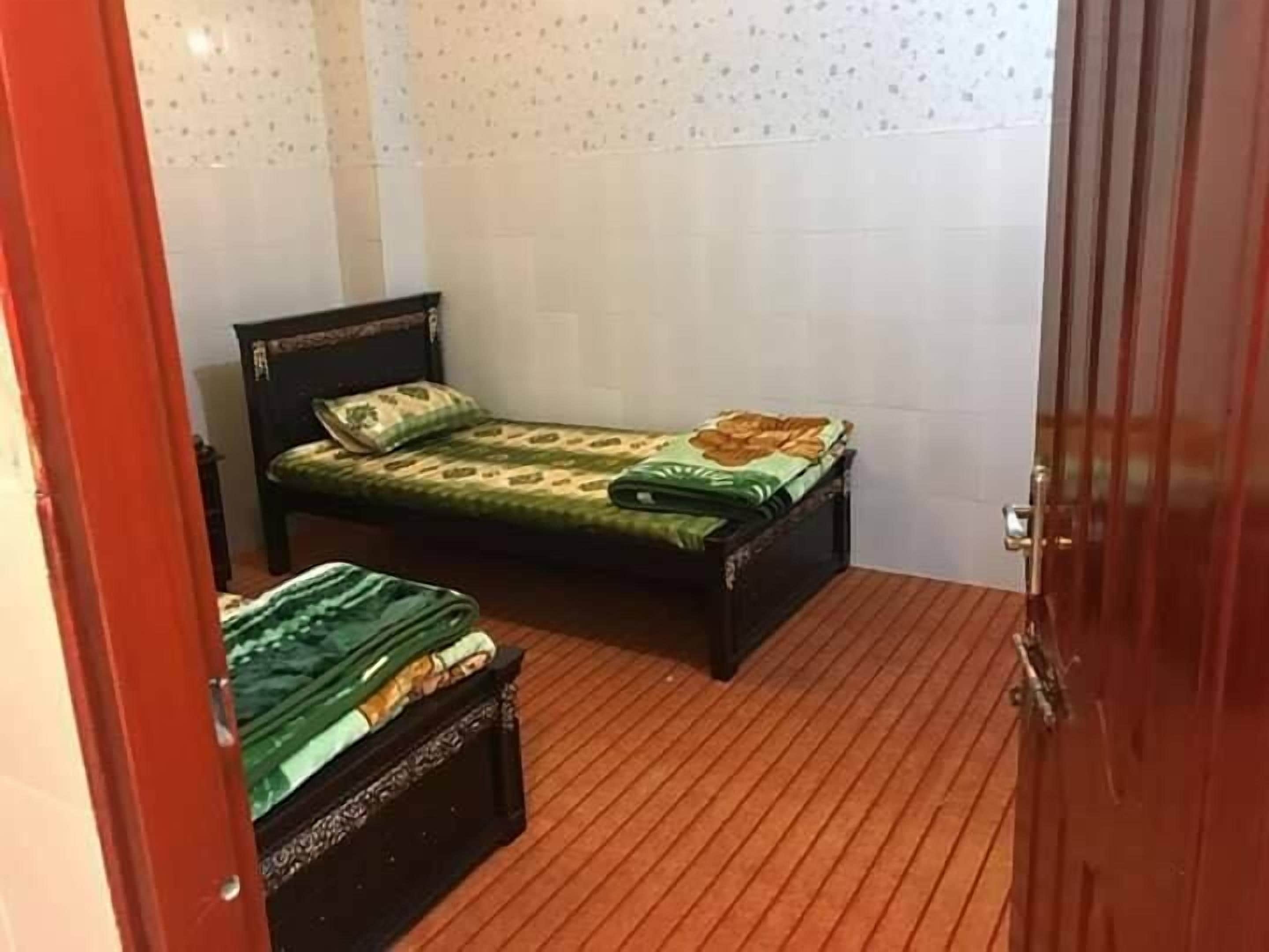 deluxe twin room | iron/ironing board, free wifi, bed sheets