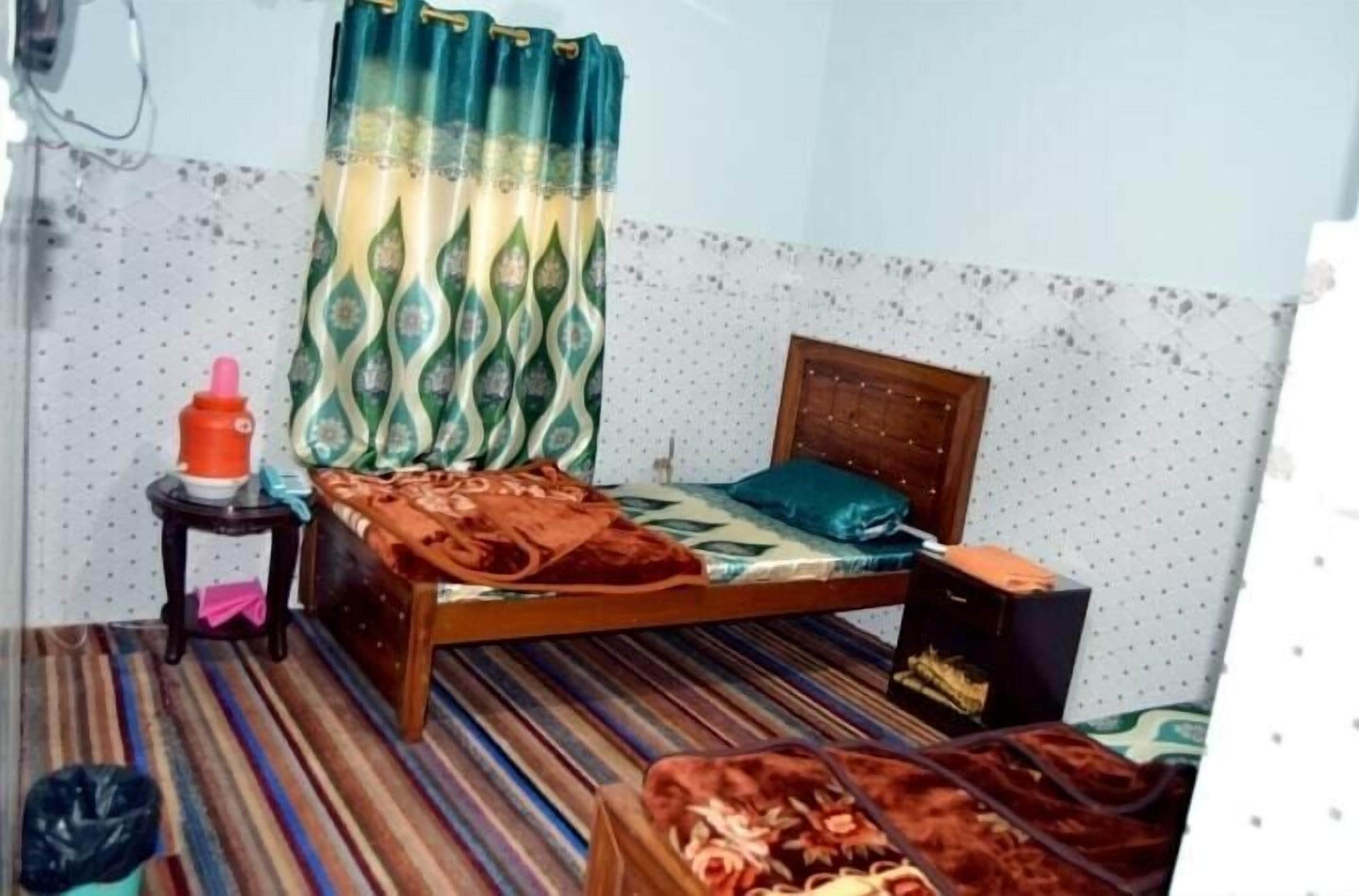 deluxe twin room | iron/ironing board, free wifi, bed sheets