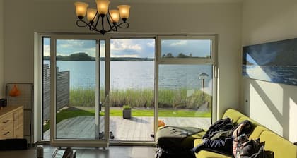 Relaxed vacation in the house by the lake