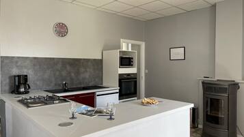 Frigorifero, microonde, forno, lavastoviglie