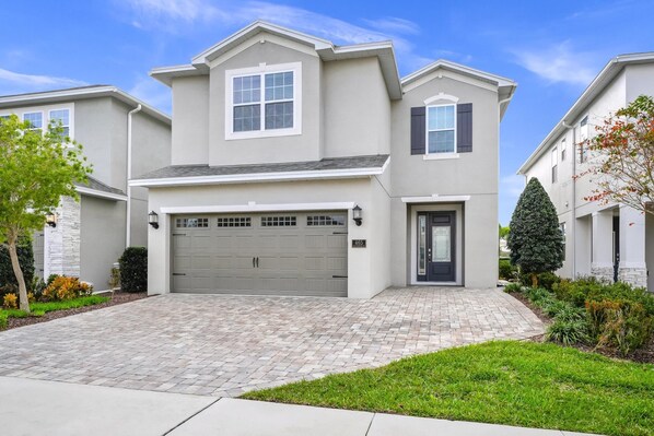 Exterior - Spectacular Home near Disney with Private Pool and Waterpark & Resort Access at Encore Resorts. (Four Corners)