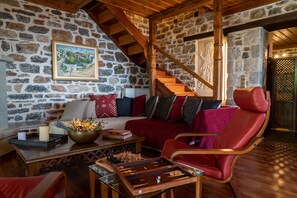 Smart-TV, Kamin, Arbeitsbereiche