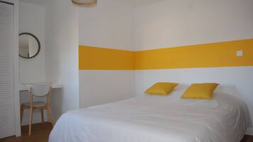 4 Schlafzimmer, Schreibtisch, BĂŒgeleisen/BĂŒgelbrett, Reisekinderbett