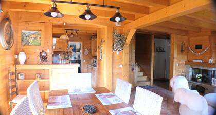 La Chevrière, beautiful log chalet, panoramic view, near Megève