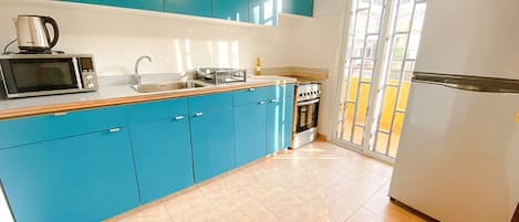 Fridge, microwave, stovetop, cookware/dishes/utensils