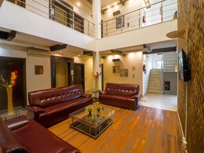 Lobby - Hotel Green Wood By Dreamz Hospitality (Gurugram)