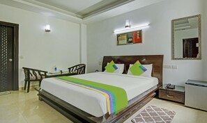 Executive Room | Minibar, individually furnished, desk, iron/ironing board - Hotel Green Wood By Dreamz Hospitality (Gurugram)