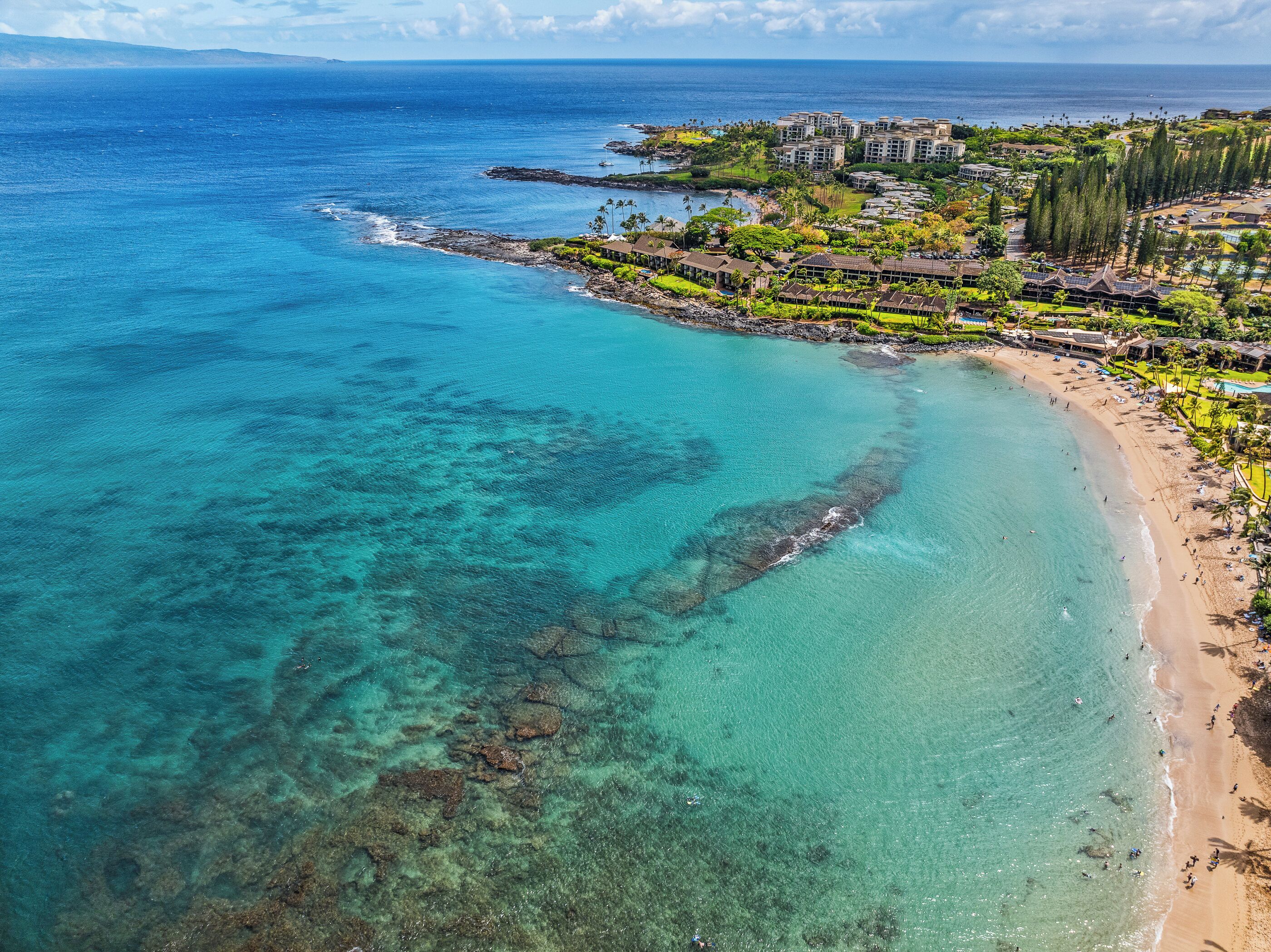 Chaises longues, serviettes de plage