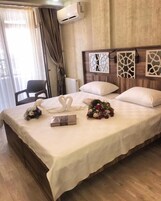 Minibar, blackout drapes, soundproofing, free WiFi