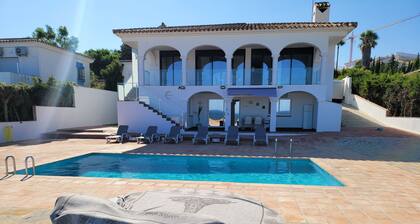 Stunning Apartment With Pool Close to Estepona, ES