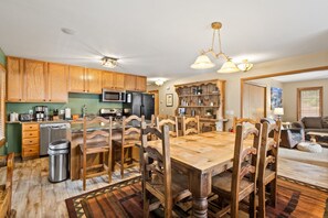 Dining - Charming Top Floor Downtown Ouray Retreat | Spectacular Views (Ouray)