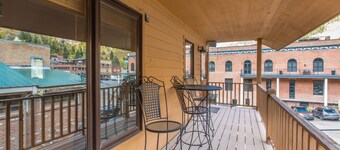 Charming Top Floor Downtown Ouray Retreat | Spectacular Views